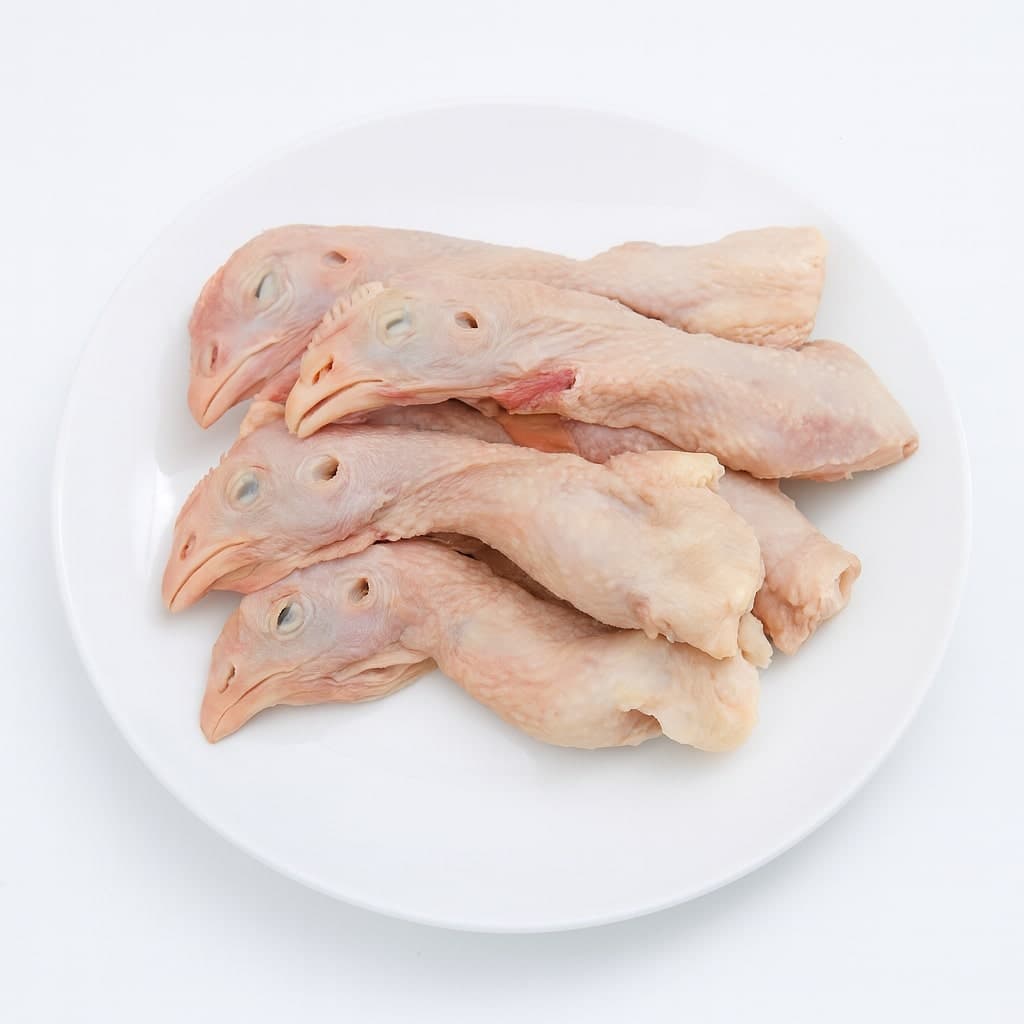 1 kg of trimmed frozen chicken heads and necks on a plate — Nextekci